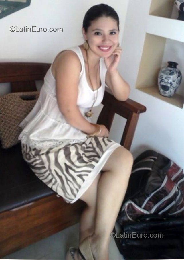 Date this happy Nicaragua girl Olga from Managua NI131