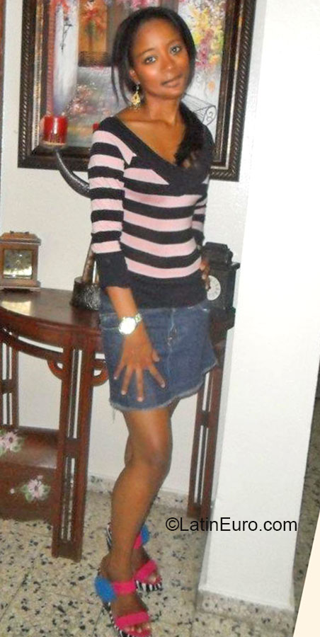 Date this tall Dominican Republic girl Selenia from Santo Domingo DO18848