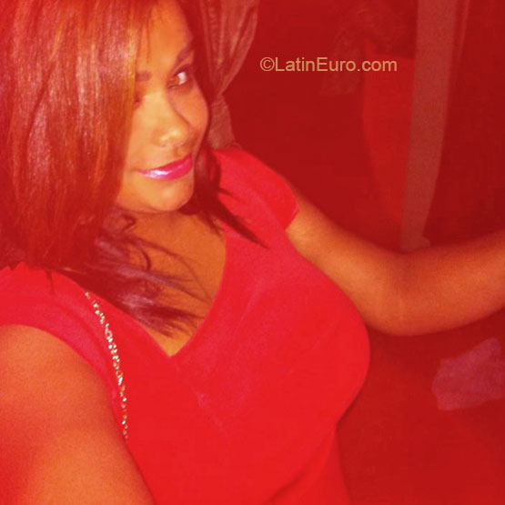 Date this hard body Dominican Republic girl Estephany from Santiago DO15027