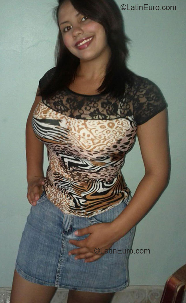 Date this fun Dominican Republic girl Yomairie from Laromana DO18068