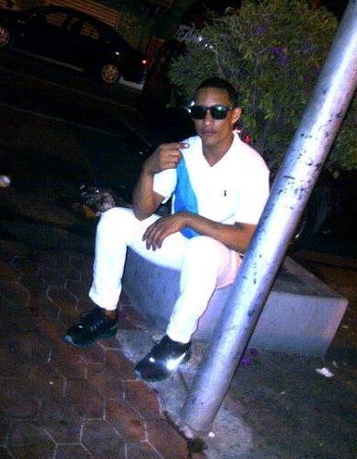 Date this tall Saint Kitts and Nevis man Reynaldo from Santo Domingo KN4