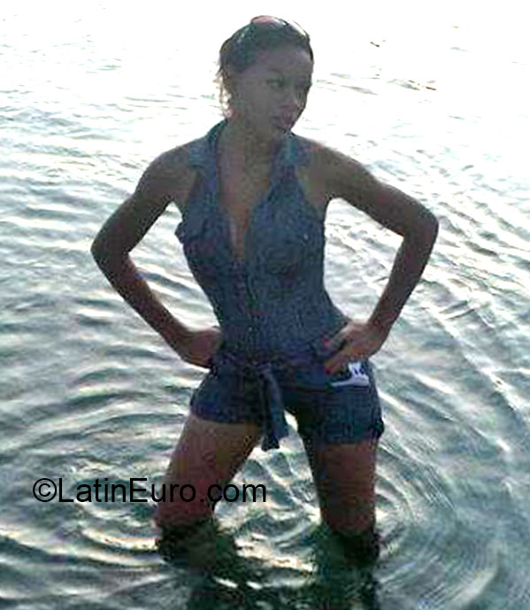 Date this young Dominican Republic girl Fernanda from Santo Domingo DO15075