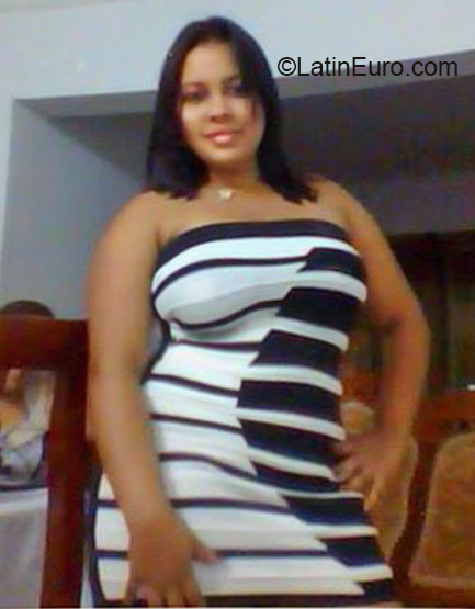 Date this tall Dominican Republic girl Betty from Santo Domingo DO19209