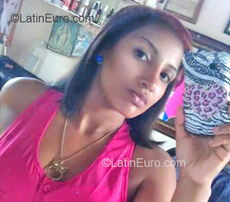 Date this nice looking Dominican Republic girl YESSY from San Francisco De Macoris DO15103