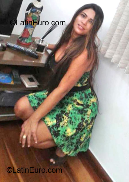 Date this sensual Brazil girl Wany from Salvador BR7667