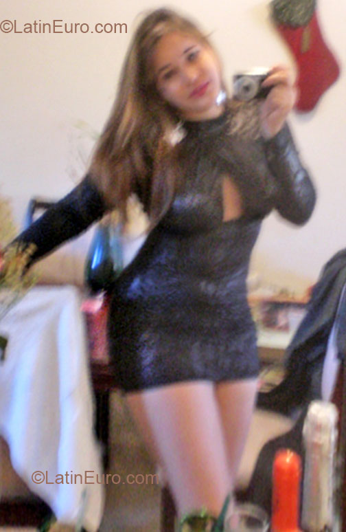 Date this voluptuous Dominican Republic girl Charline from Santo Domingo DO15284