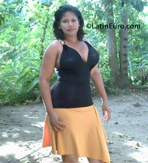 Date this charming Dominican Republic girl Alba from Santiago DO15376