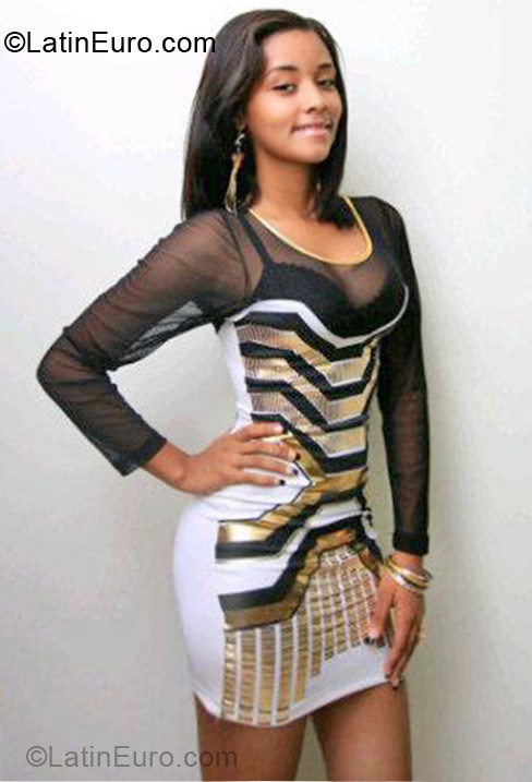 Date this nice looking Dominican Republic girl Nadie from Santo Domingo DO15519