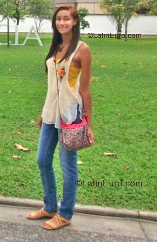 Date this athletic Venezuela girl Rosa from Valencia VE93