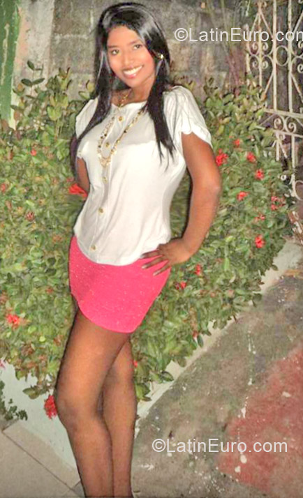 Date this happy Colombia girl Lissett from Cartagena CO12909