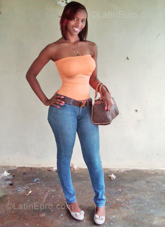 Date this sultry Dominican Republic girl Yennifer from Santo Domingo DM66