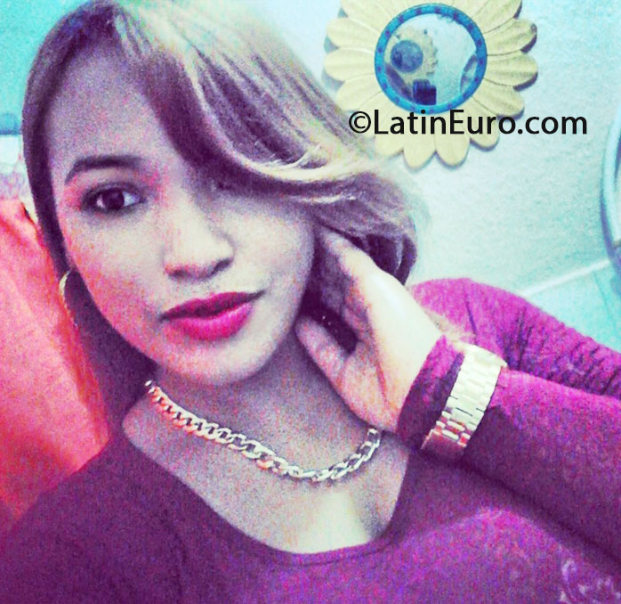 Date this pretty Dominican Republic girl Mayerlin from Santiago DO20940