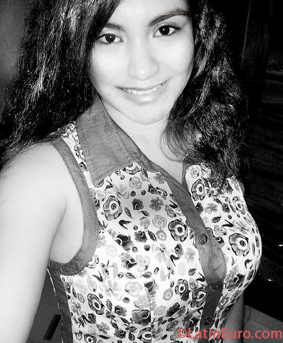 Date this happy Mexico girl Leslie from Poza Rica MX1083