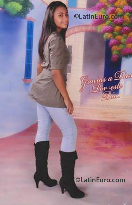Date this good-looking Dominican Republic girl Paola ramirez from San Pedro De Macoris DO16028