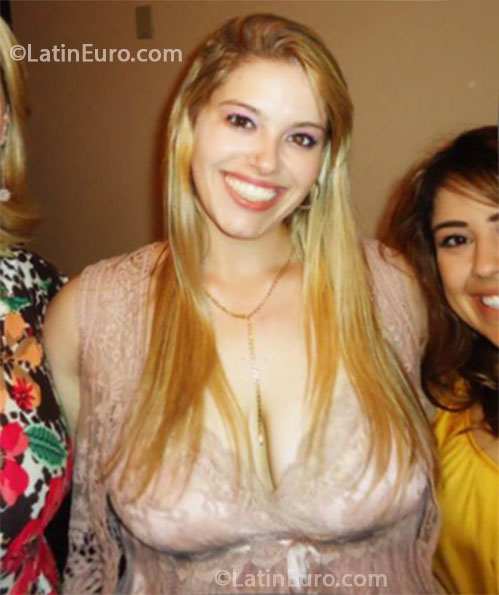 Date this pretty Brazil girl Mariani from Rio De Janeiro BR7876