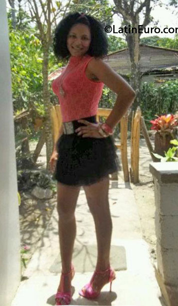 Date this voluptuous Dominican Republic girl Yakaira from Puerto plata DO16338