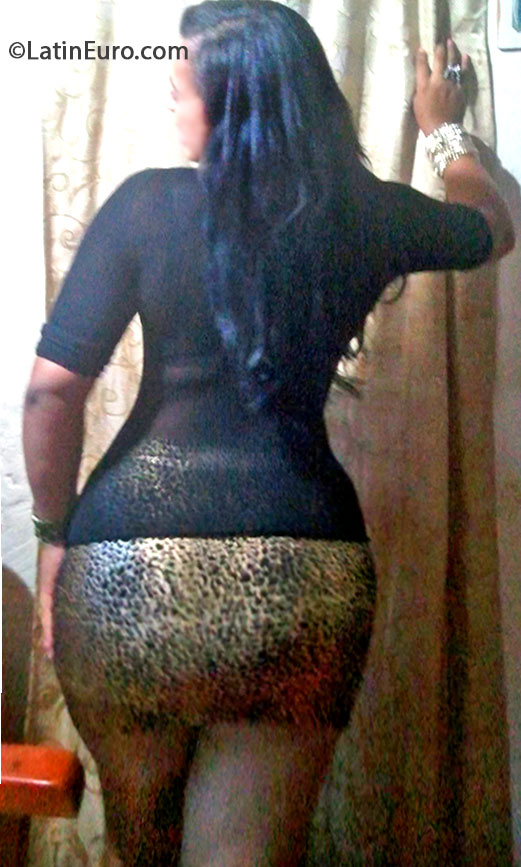 Date this hard body Dominican Republic girl Luz from Santo Domingo DO20292