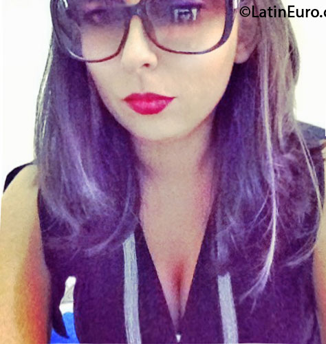 Date this good-looking Brazil girl Sheila from Curitiba DO16354