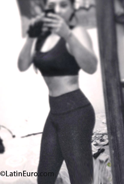 Date this georgeous Colombia girl Ngela from Bogota CO13396