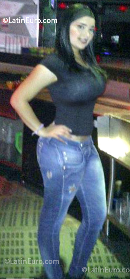 Date this delightful Colombia girl Maria kmila from Medellin CO13407