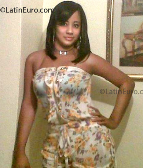 Date this beautiful Dominican Republic girl Erika rodriguez from Santo Domingo DO16471