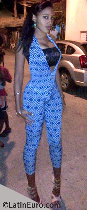 Date this beautiful Dominican Republic girl Angelina from Santo Domingo DO16540