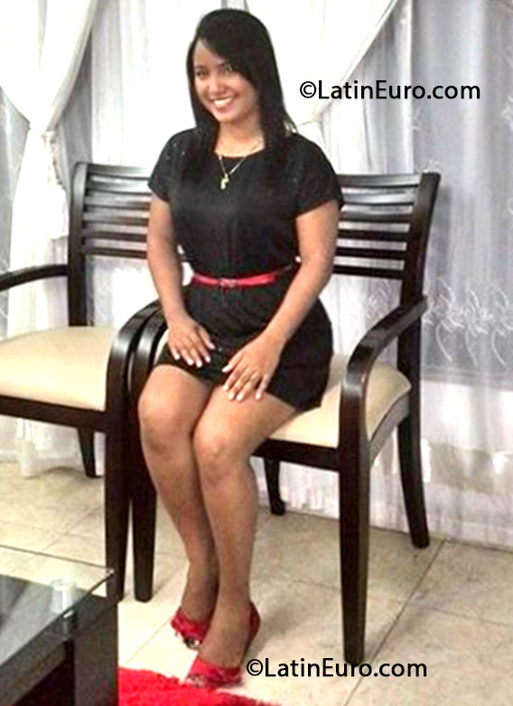 Date this hot Colombia girl Yissel from Cartagena CO13461