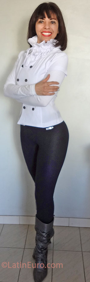 Date this happy Brazil girl Marcia from Curitiba BR7963
