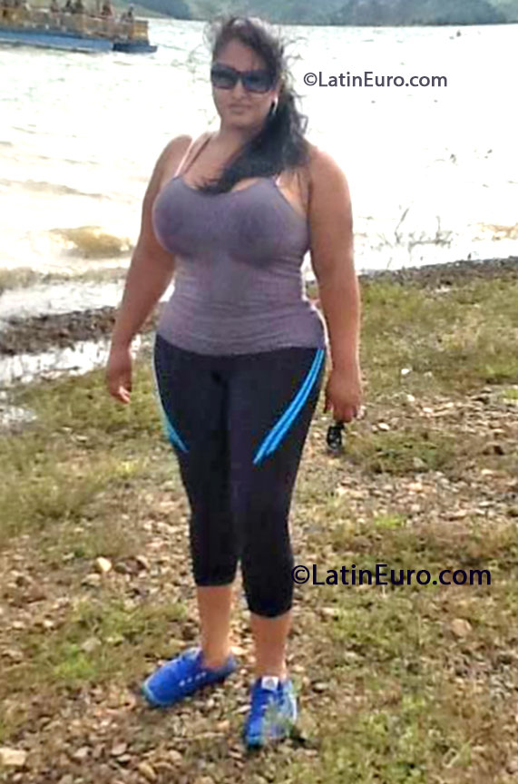 Date this delightful Colombia girl Alexandra from Cali CO13531