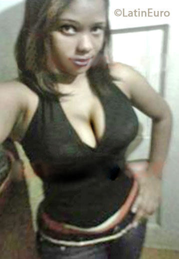 Date this foxy Dominican Republic girl Nyna from Santiago DO16636