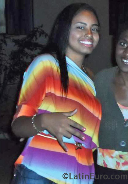 Date this athletic Brazil girl Palloa from Muriae BR8022