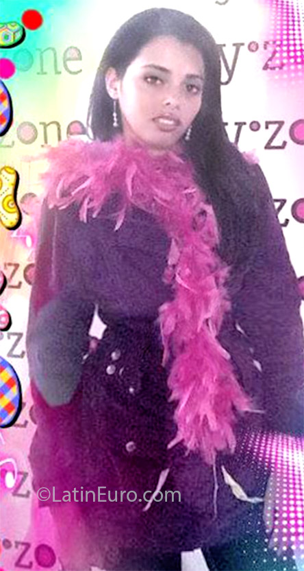 Date this good-looking Colombia girl Laura from Medellin CO13871