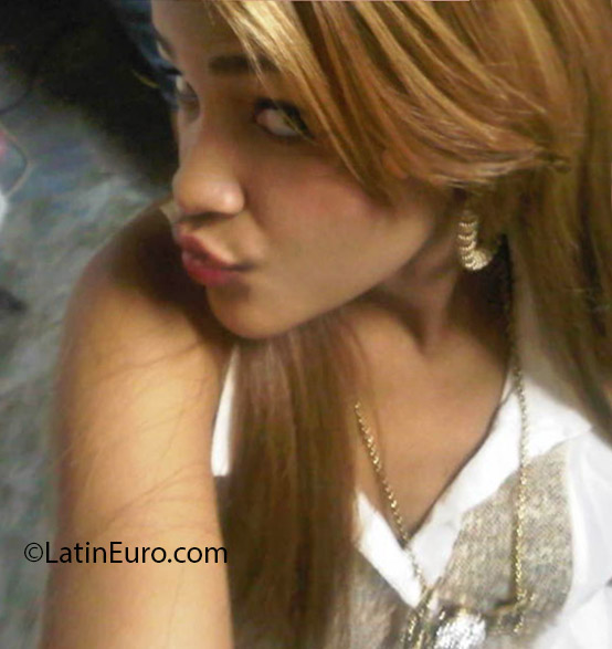 Date this foxy Dominican Republic girl Eloisa from La Vega DO17115