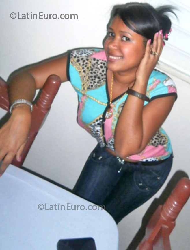 Date this lovely Dominican Republic girl Maria from Santo Domingo DO17198