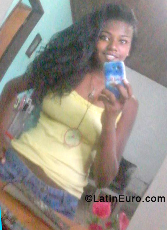 Date this exotic Brazil girl Larica from Feira De Santana BR8144