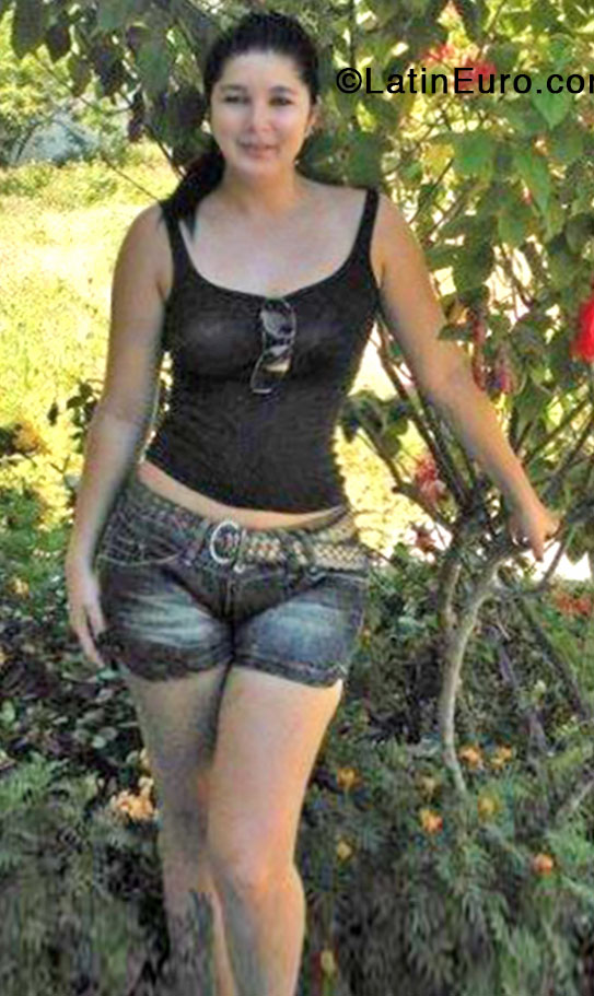 Date this passionate Brazil girl Dineuza from Belo Horizonte BR8150