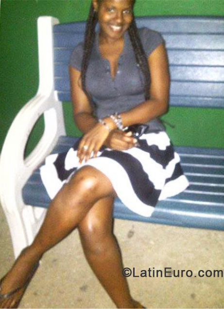 Date this hard body Jamaica girl Melesa from Kingston JM1318