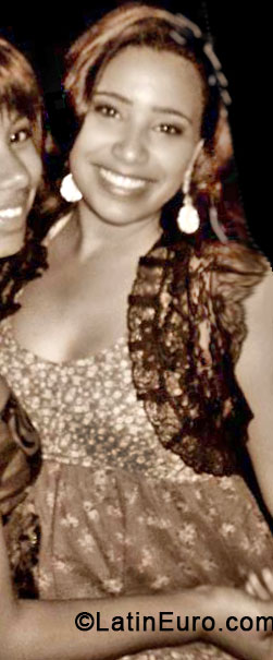 Date this happy Brazil girl Layne from Sao Jose Da Safira BR8187