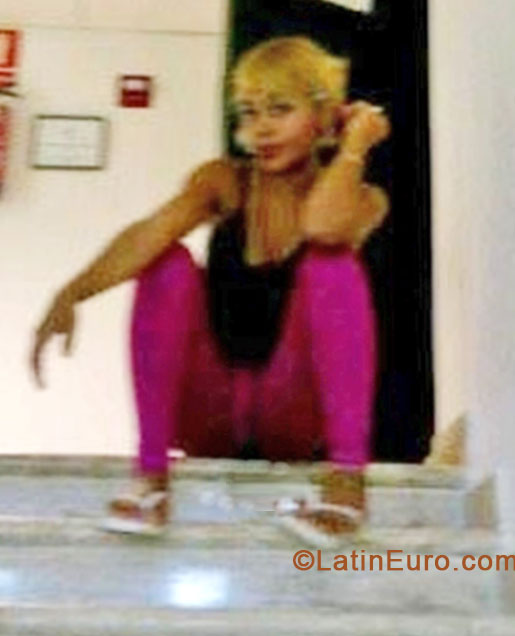 Date this georgeous Dominican Republic girl Yenny from Santo Domingo DO17510