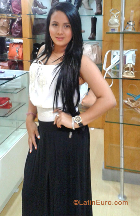 Date this foxy Colombia girl Isabel j from Medellin CO14391