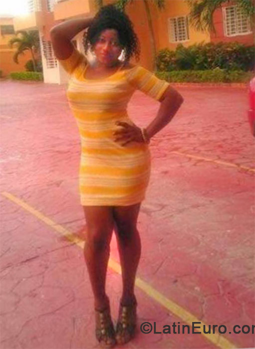 Date this hard body Dominican Republic girl Amarilis from Santo Domingo DO20495