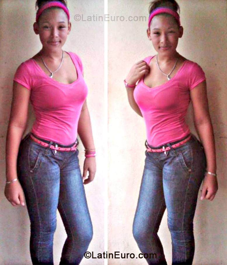Date this stunning Dominican Republic girl Nicole prez from Santo Domingo DO17729