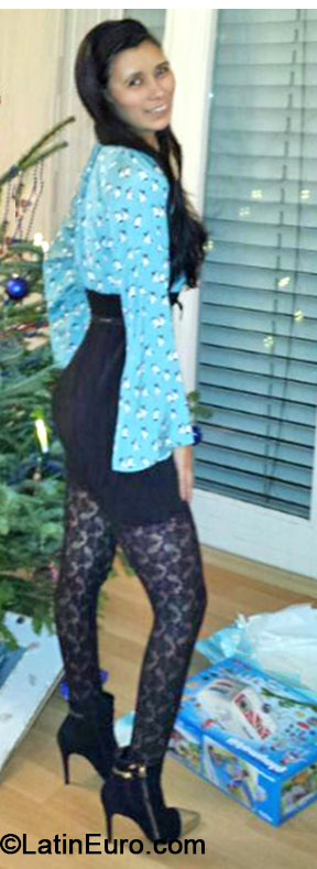 Date this young Spain girl Regina from Madrid BR8275