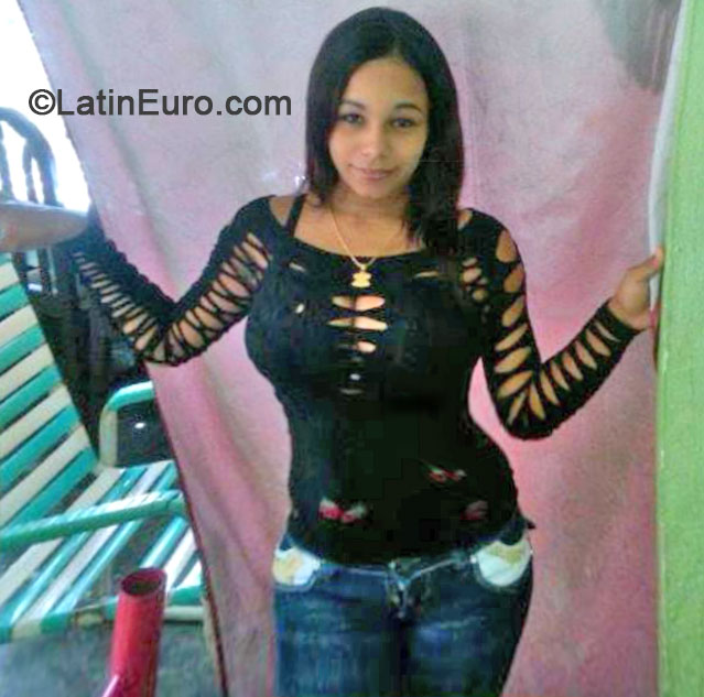Date this exotic Dominican Republic girl Gleni from Santo Domingo DO17809