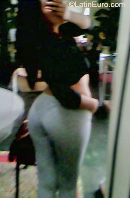 Date this nice looking Peru girl Kiara from Lima PE854