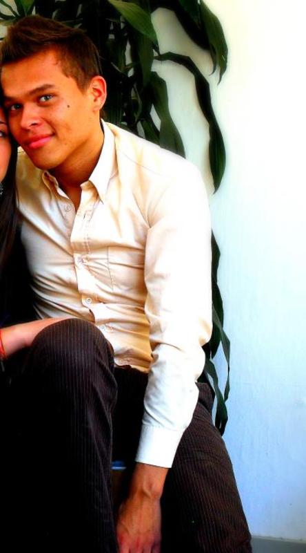 Date this georgeous Colombia man Sanin from Antioquia CO14534