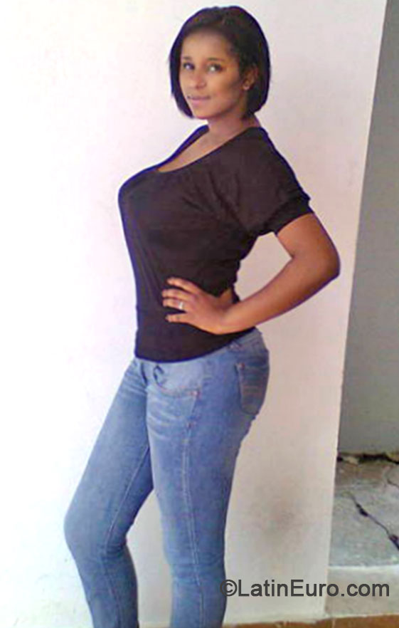 Date this happy Dominican Republic girl Camelia from Monte Cristy DO17833