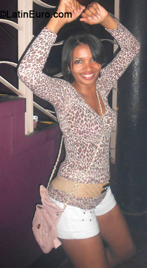 Date this young Brazil girl Fernanda from Belo Horizonte BR8297