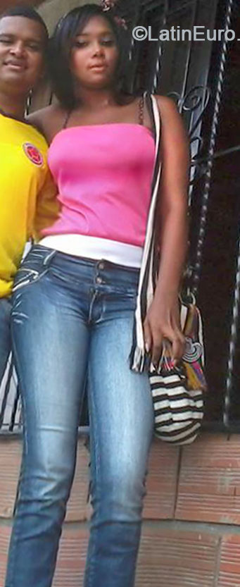 Date this cute Colombia girl Hana from Cali CO14566