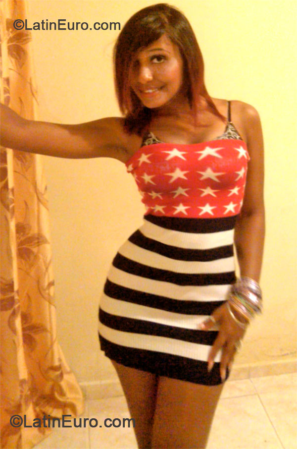 Date this passionate Dominican Republic girl Alba from Santo Domingo DO18010